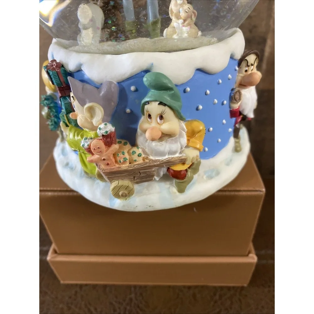 DISNEY PRINCESS SNOW WHITE MUSICAL Globe 